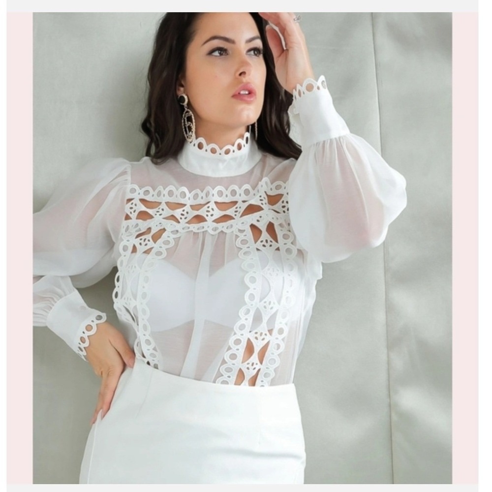 CQ by CQ Blouse Medium White Sheer Eyelet Lace Mock Neck Puff Sleeve Regencycore